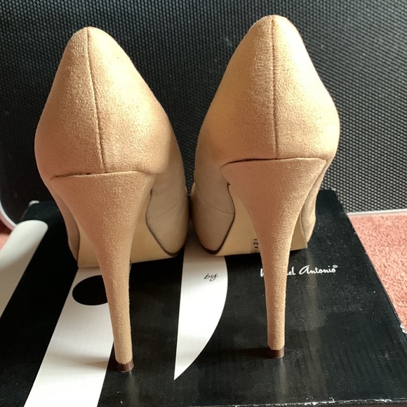 Micheal Antonio Love Me 2 Faux Suede Nude Pumps - Picture 3 of 14